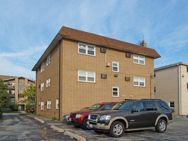 10413 S Keating Ave in Oak Lawn, IL - Foto de edificio - Building Photo