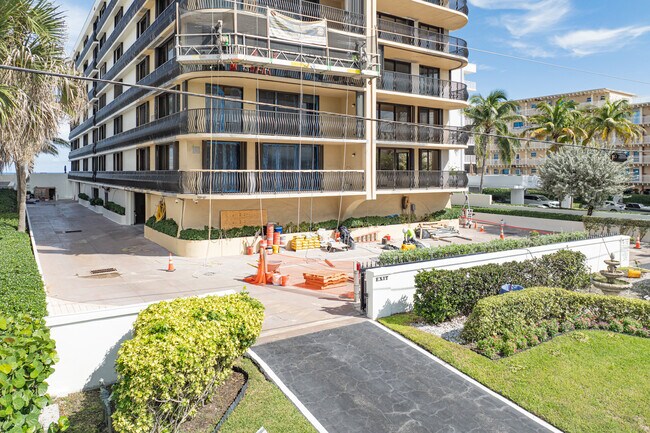La Pensee in Palm Beach, FL - Building Photo - Building Photo