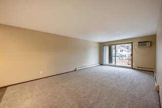 St. Clair Commons 1304 in St. Paul, MN - Building Photo - Interior Photo