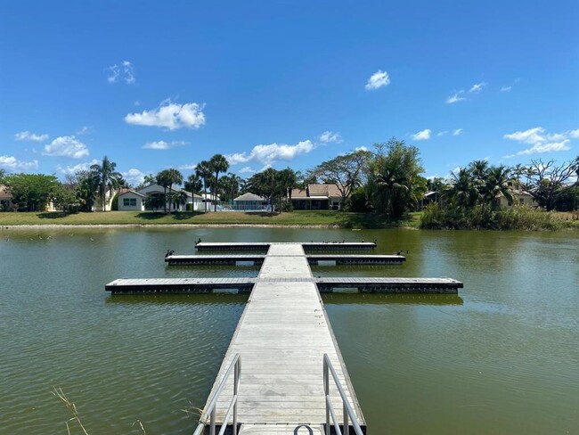2351 NW 33rd St, Unit 513 in Oakland Park, FL - Building Photo - Building Photo