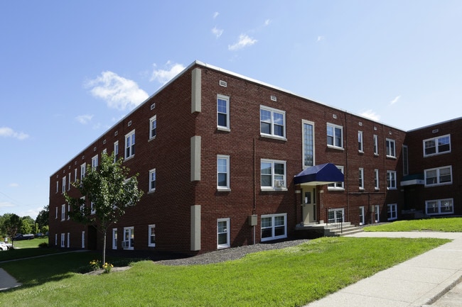 Cedar Glen in South Bend, IN - Building Photo - Building Photo