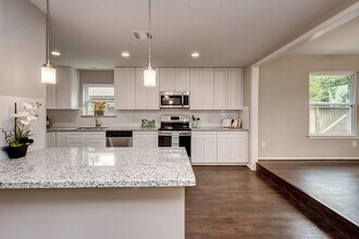 158 Bluebonnet St in Sugar Land, TX - Building Photo - Building Photo