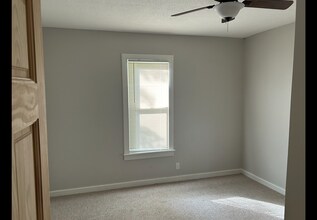 76 Main St, Unit 1B in Unionville, CT - Building Photo - Building Photo