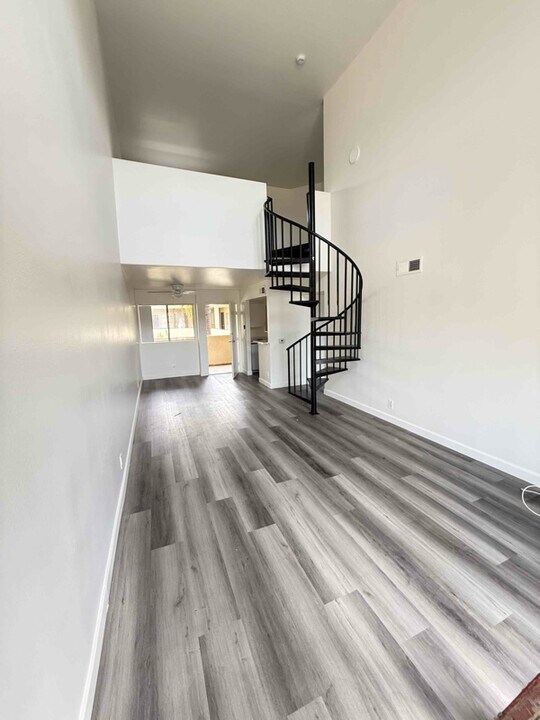 5405 Kester Ave in Los Angeles, CA - Building Photo
