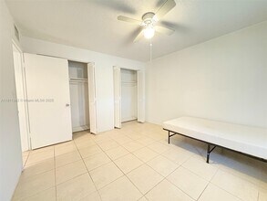 725 NE 4th St in Hallandale Beach, FL - Building Photo - Building Photo