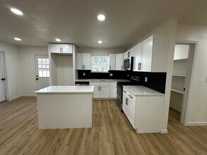 9870 Marlin Dr in Dallas, TX - Building Photo - Building Photo