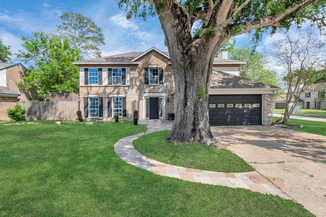 12418 Mill Ridge Dr in Cypress, TX - Building Photo