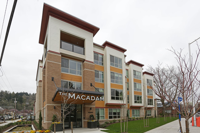 MacAdam Apartments in Portland, OR - Building Photo - Building Photo