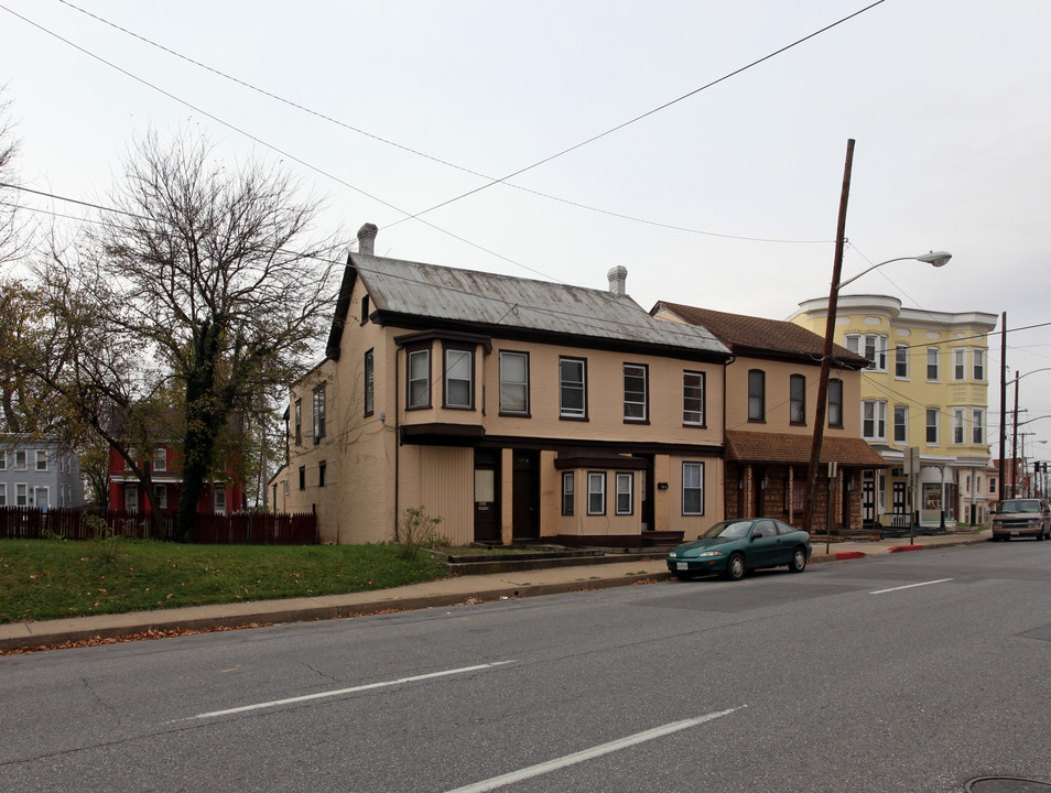 447 W Washington St in Hagerstown, MD - Building Photo