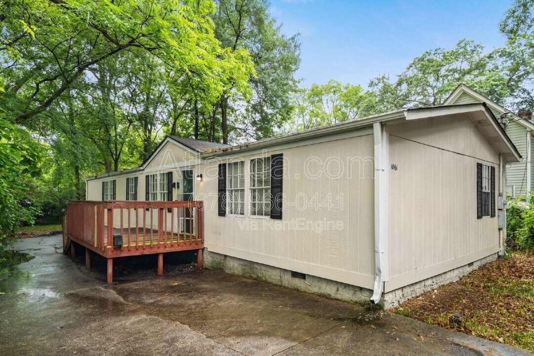 1061 Center St NW in Atlanta, GA - Building Photo