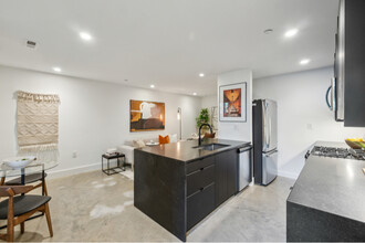 321 L St NE in Washington, DC - Building Photo - Building Photo