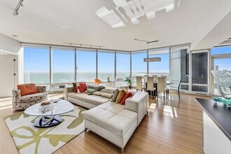 340 E Randolph St, Unit 4901 in Chicago, IL - Building Photo - Building Photo