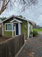 1660 Jennings Ave in Santa Rosa, CA - Building Photo - Building Photo
