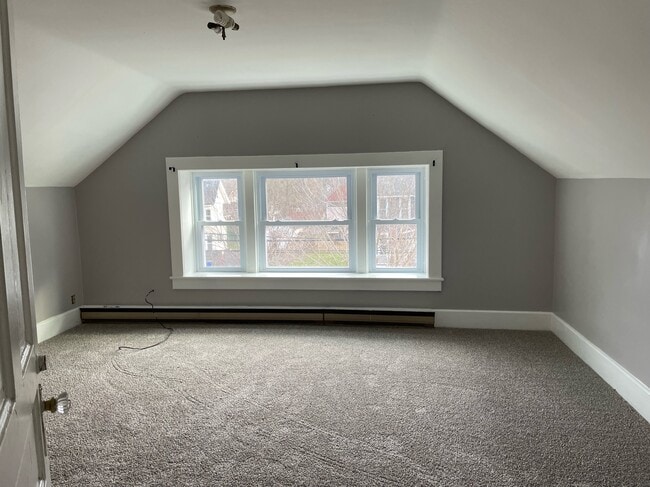 906 West Ave, Unit Apt 4 in Medina, NY - Building Photo - Building Photo