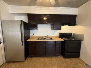 924 Pecan St in Seguin, TX - Building Photo - Building Photo