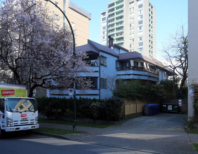 1331 Nelson St in Vancouver, BC - Building Photo - Building Photo