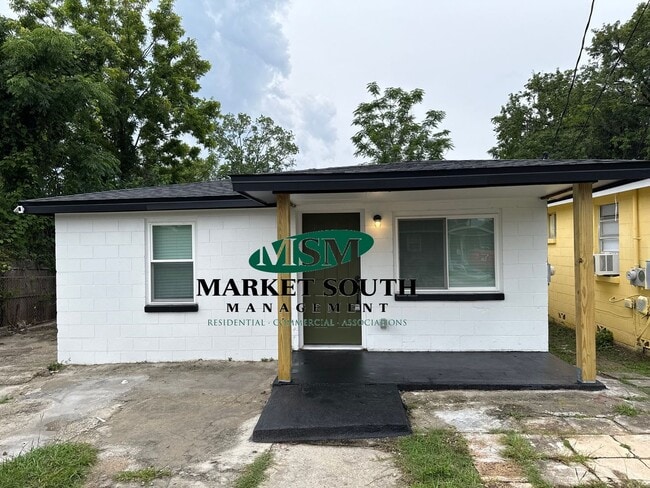 property at 1009 1/2 Hearn St