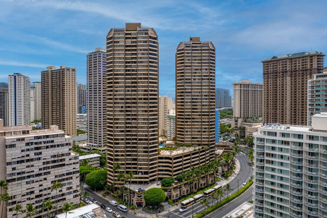 Discovery Bay Center in Honolulu, HI - Building Photo