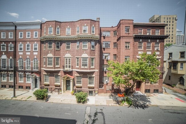 2126 Locust St in Philadelphia, PA - Building Photo - Building Photo