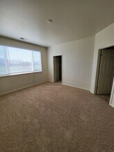377 Royal Troon Dr in Dayton, NV - Foto de edificio - Building Photo
