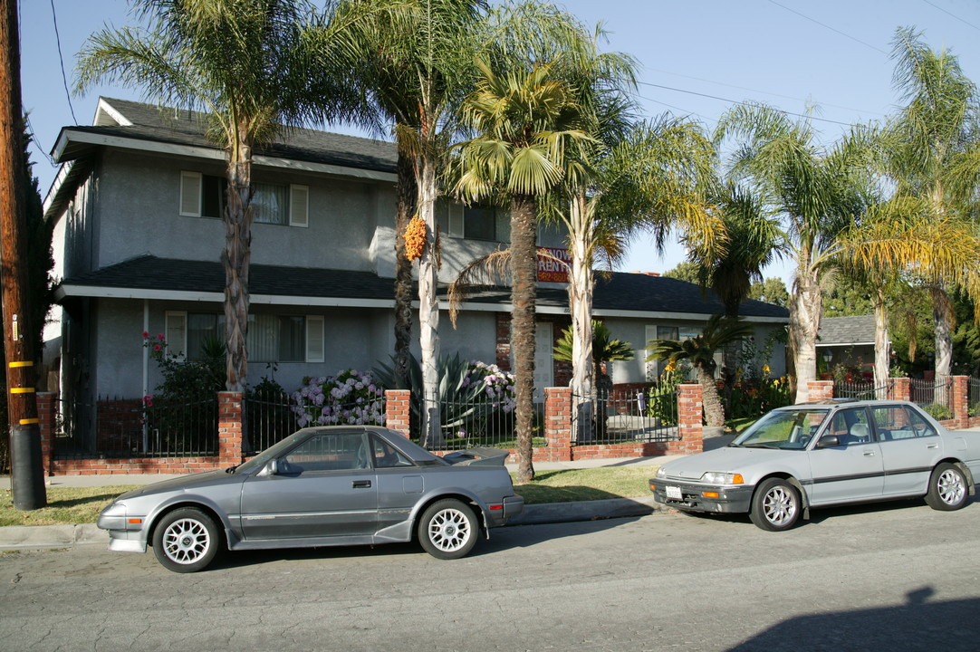 8739 7th St in Downey, CA - Building Photo