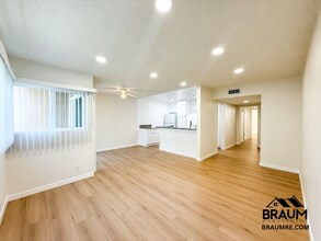 5252 Hermitage Ave in Los Angeles, CA - Foto de edificio - Building Photo