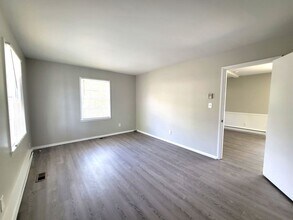 6808 Cove Creek Dr in Charlotte, NC - Building Photo - Building Photo