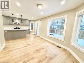 243 Riel Dr in Mississauga, ON - Building Photo - Building Photo