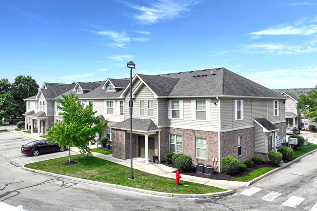 5700 Madison Apartments & Edgewood on Madison in Indianapolis, IN - Foto de edificio - Building Photo