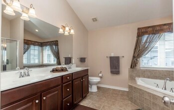 2112 Lindsey Gabriel Dr in Henrico, VA - Foto de edificio - Building Photo