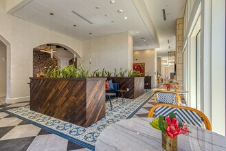 702 E 11th St, Unit C1-3270 in Austin, TX - Building Photo - Building Photo