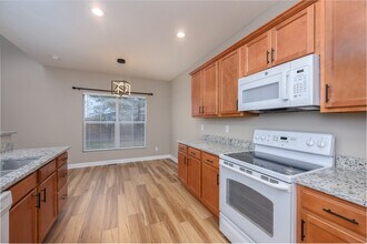 347 Sheraton Dr NW in North Canton, OH - Building Photo - Building Photo