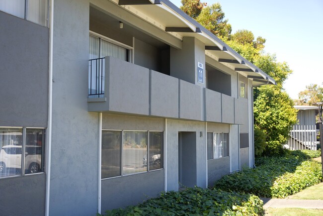 Holiday Gardens Apartments photo'