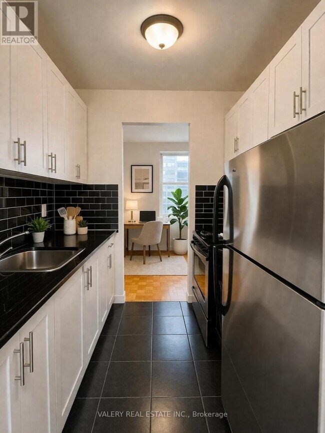 1002 Lawrence Ave E in Toronto, ON - Building Photo - Building Photo