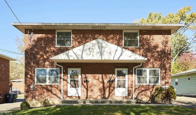 923-925 Rosamond Ave