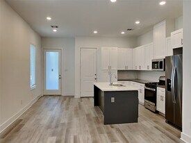221 Oriole St in Houston, TX - Building Photo