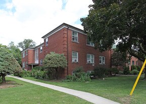 590 Lawrence Ave W in Toronto, ON - Building Photo