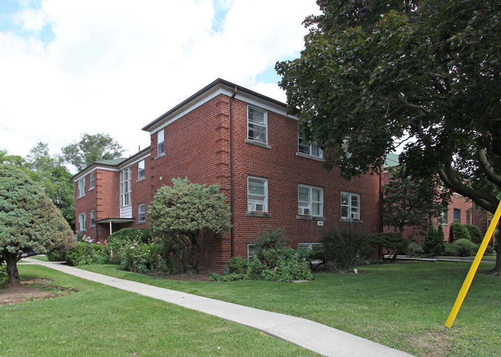 590 Lawrence Ave W in Toronto, ON - Building Photo