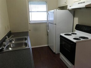 901 Malibu Dr in Garland, TX - Building Photo - Building Photo