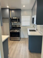 424 E Foothill Blvd, Unit D in Monrovia, CA - Building Photo - Building Photo