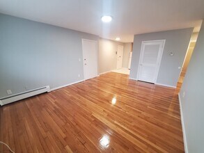 4 Oakcrest Rd in Boston, MA - Building Photo - Building Photo