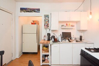 1915 W Crystal St, Unit J06P in Chicago, IL - Foto de edificio - Building Photo