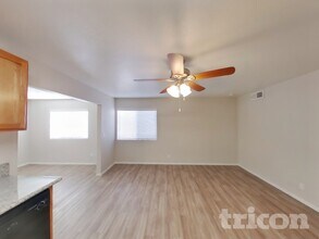 4078 Deerfield Ave in Las Vegas, NV - Foto de edificio - Building Photo