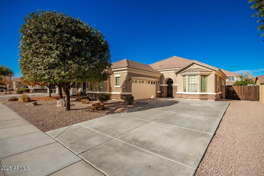 2866 E Sports Ct in Gilbert, AZ - Building Photo