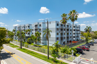 Azul at Fountainbleau in Miami, FL - Building Photo - Building Photo