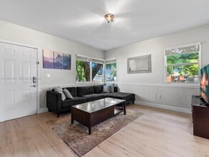 201 Flagler Dr in Miami Springs, FL - Building Photo - Building Photo