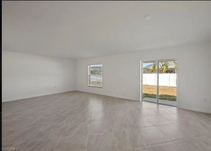 1700 NE 6th Pl in Cape Coral, FL - Foto de edificio - Building Photo