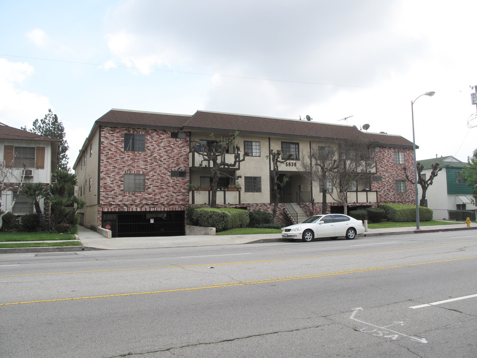 5838 Whitsett Ave in North Hollywood, CA - Building Photo