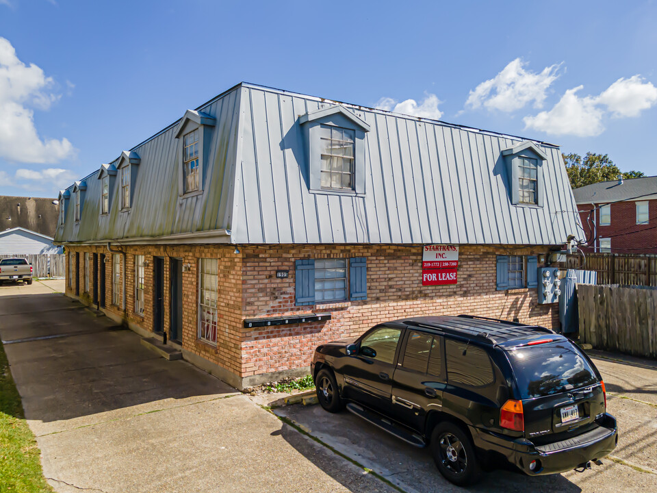 1905 Clearview Pkwy in Metairie, LA - Foto de edificio