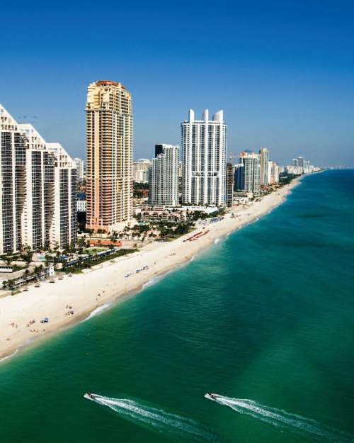 17315 Collins Ave in Sunny Isles Beach, FL - Building Photo